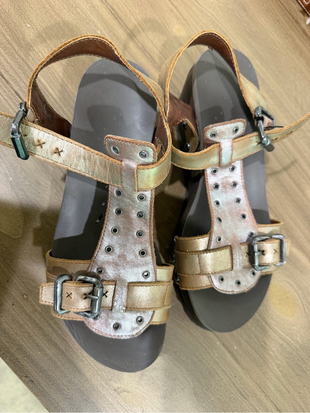 OTBT Women's Metallic Gold T-Strap Platform Sandals